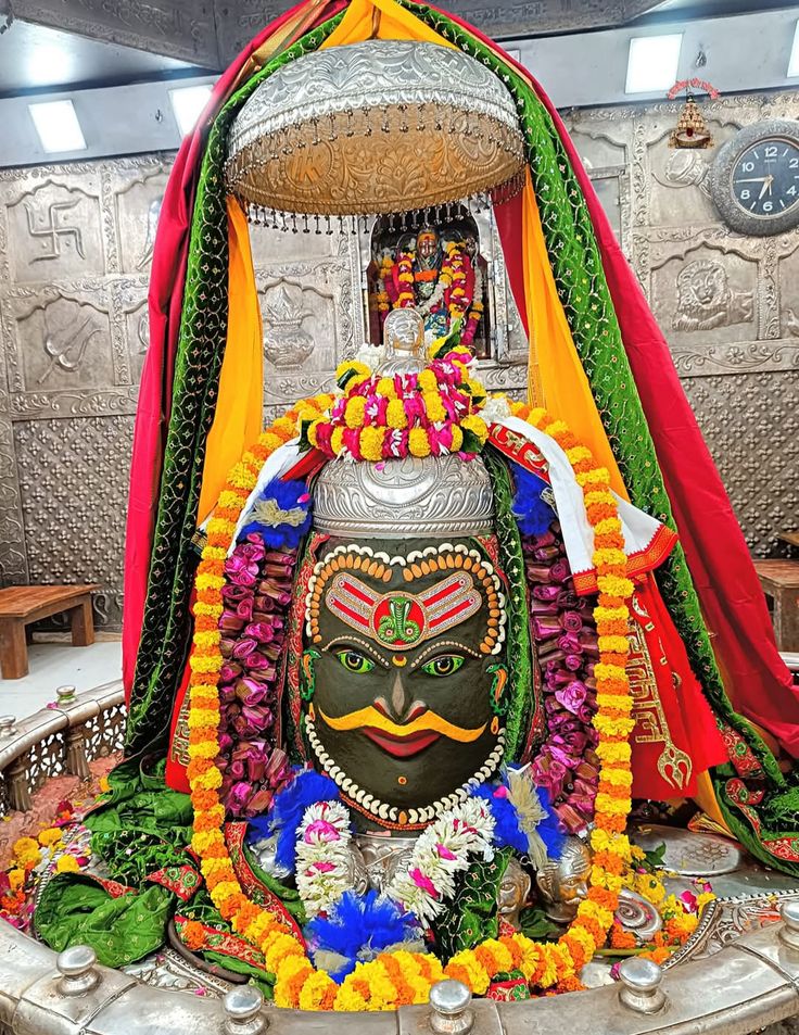 नागचंद्रेश्वर मंदिर में पंडित विवेक शास्त्री द्वारा काल सर्प दोष पूजा